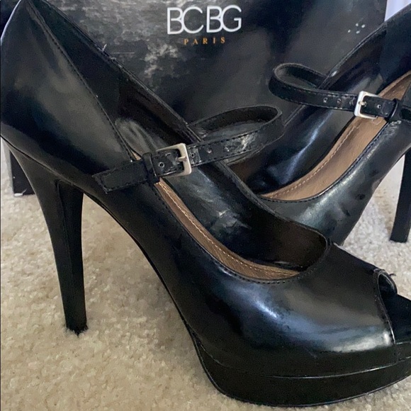 BCBG PLATFORM HEELS - Picture 2 of 6